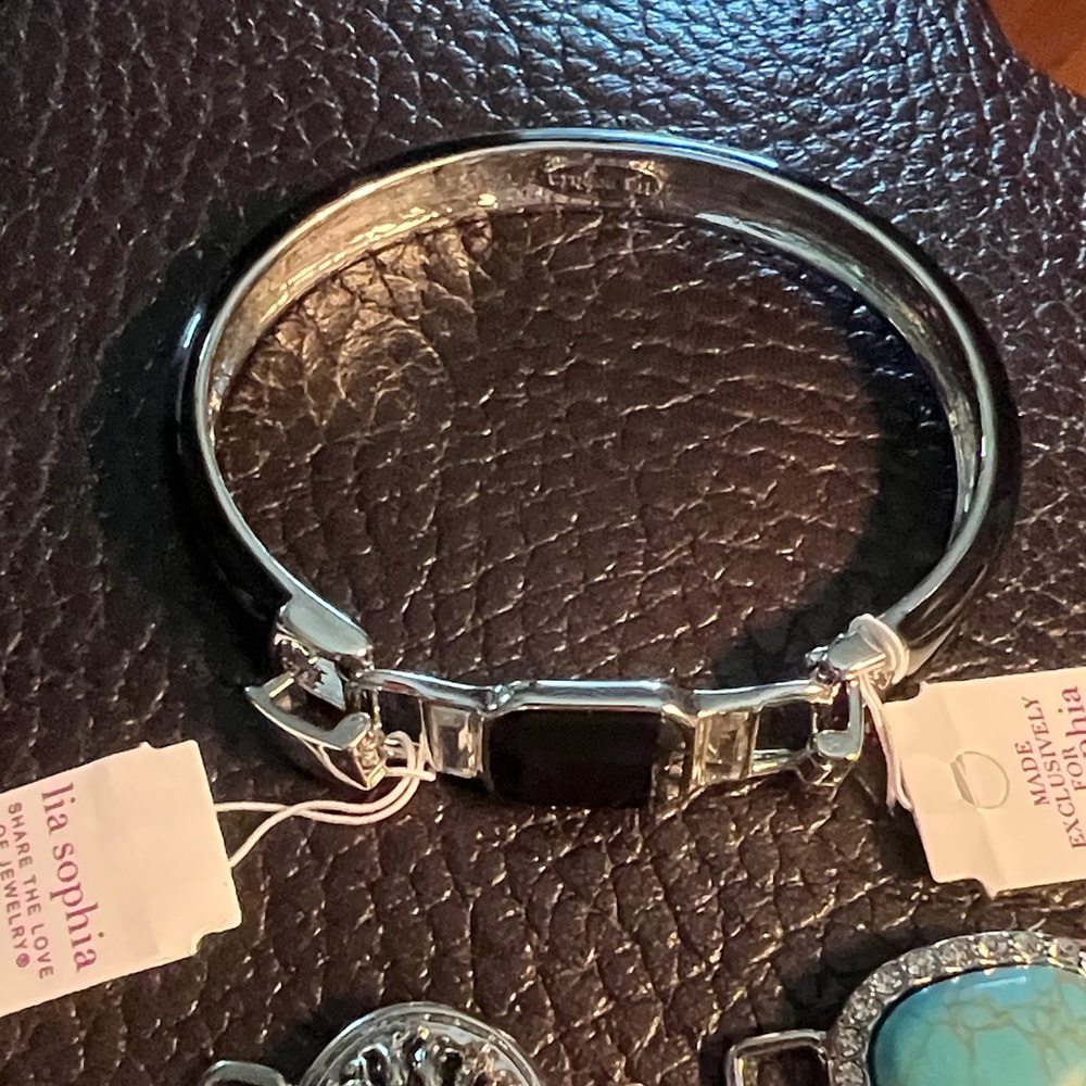 3/$18 Lia Sophia Silver and Black Bracelet with Charms Lot 2164 - Picture 5 of 11